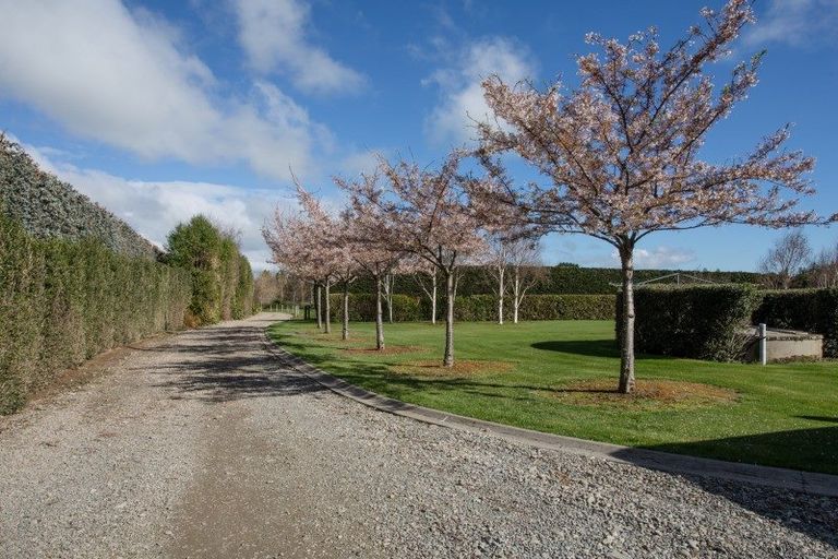 Photo of property in 1059d Winton Lorneville Highway, Lochiel, Winton, 9781