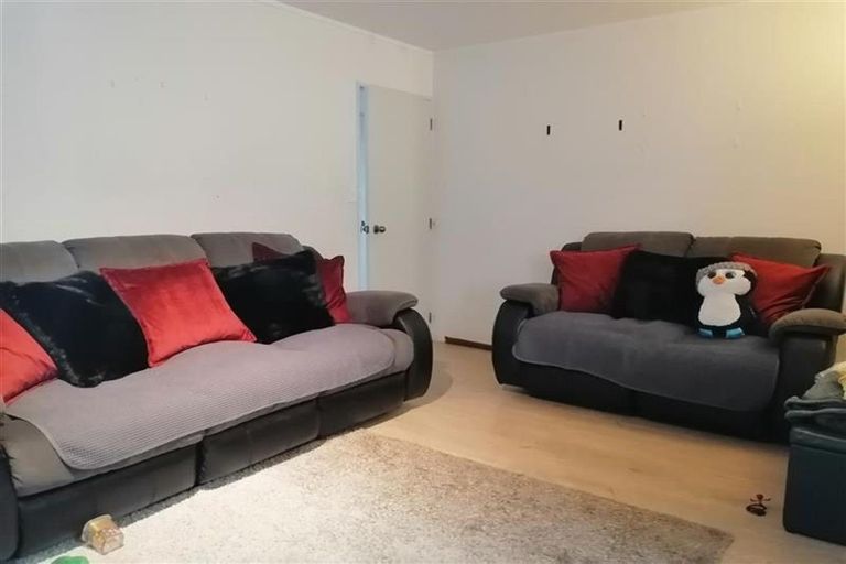 Photo of property in 42 Riverton Drive, Randwick Park, Auckland, 2105