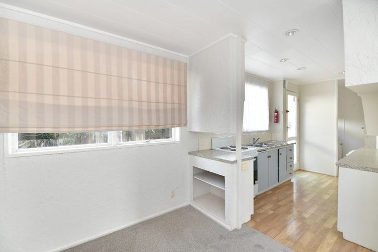 Photo of property in 5 Walton Street, Red Beach, 0932