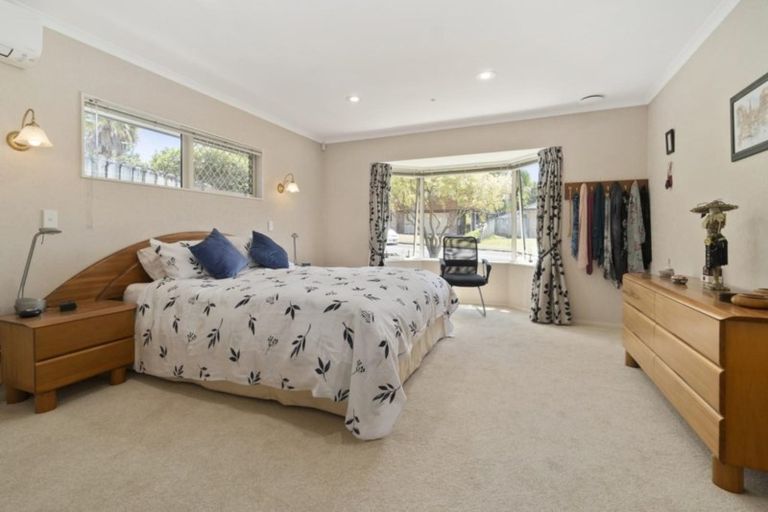 Photo of property in 2 San Fernando Way, Henderson, Auckland, 0612