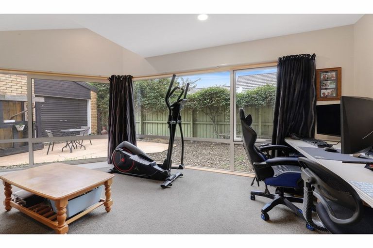 Photo of property in 22 Mervyn Drive, Avondale, Christchurch, 8061