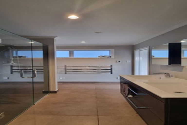 Photo of property in 2/17 Bevyn Street, Castor Bay, Auckland, 0620