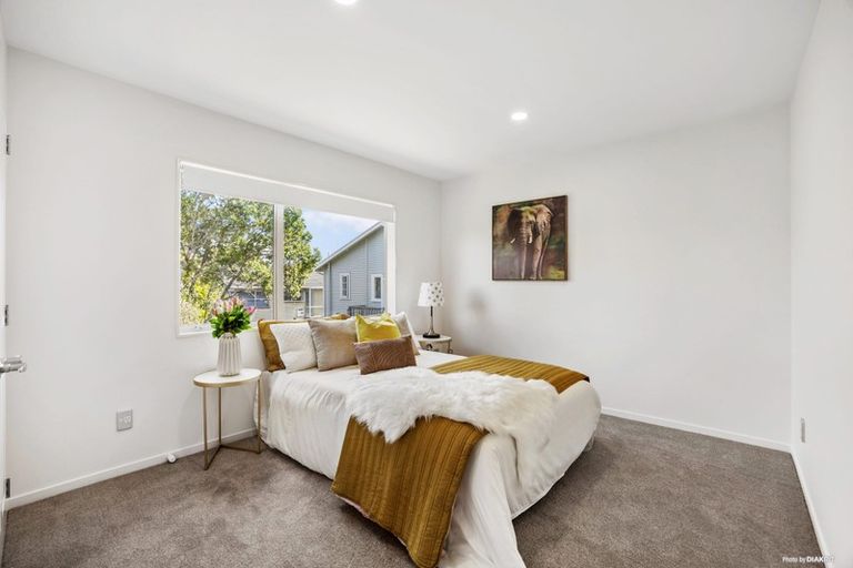 Photo of property in 2/63 Pupuke Road, Birkenhead, Auckland, 0627