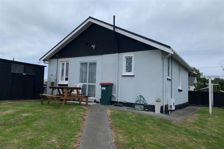 Photo of property in 160 Cornfoot Street, Castlecliff, Whanganui, 4501