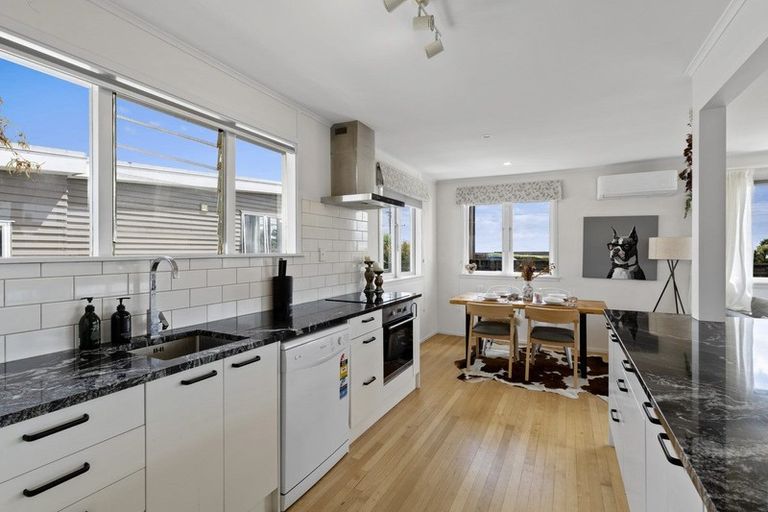 Photo of property in 1/694 East Coast Road, Pinehill, Auckland, 0632