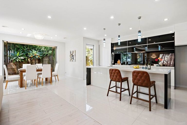 Photo of property in 29 Corricvale Way, Northcross, Auckland, 0630