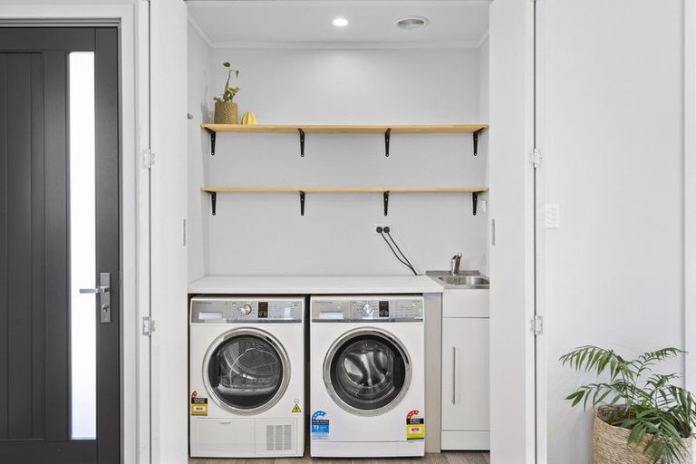 Photo of property in 279 Shakespeare Street, Leamington, Cambridge, 3432