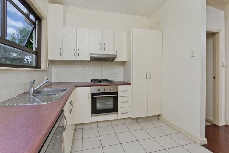 Photo of property in 15 Westwell Road, Belmont, Auckland, 0622