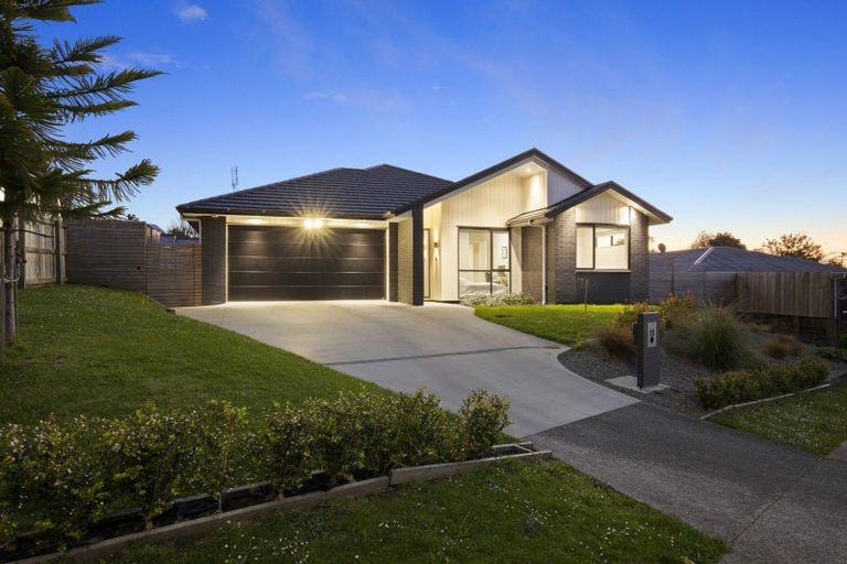 Photo of property in 18 Laurelwood Avenue, Pukekohe, 2120