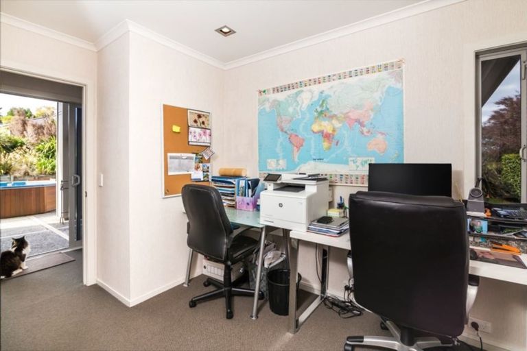 Photo of property in 27 Loch Views Road, Acacia Bay, Taupo, 3385