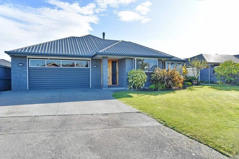 Photo of property in 2 Melford Close, Rangiora, 7400