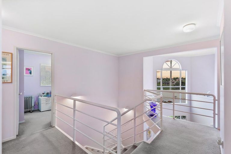 Photo of property in 32 Cherub Place, West Harbour, Auckland, 0618