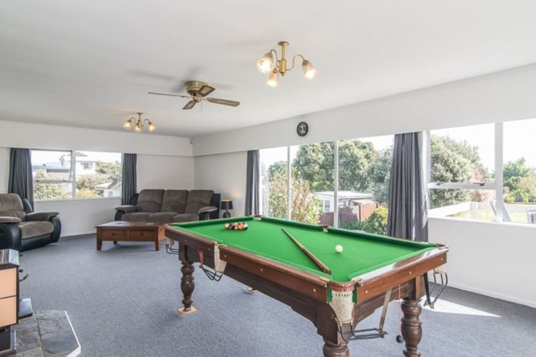 Photo of property in 5 Freyberg Crescent, Waikanae Beach, Waikanae, 5036