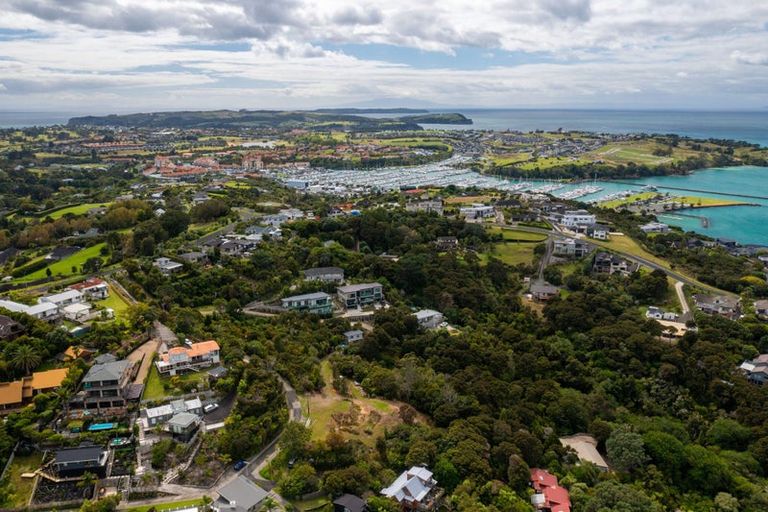 Photo of property in 81 Roberts Road, Matakatia, Whangaparaoa, 0930