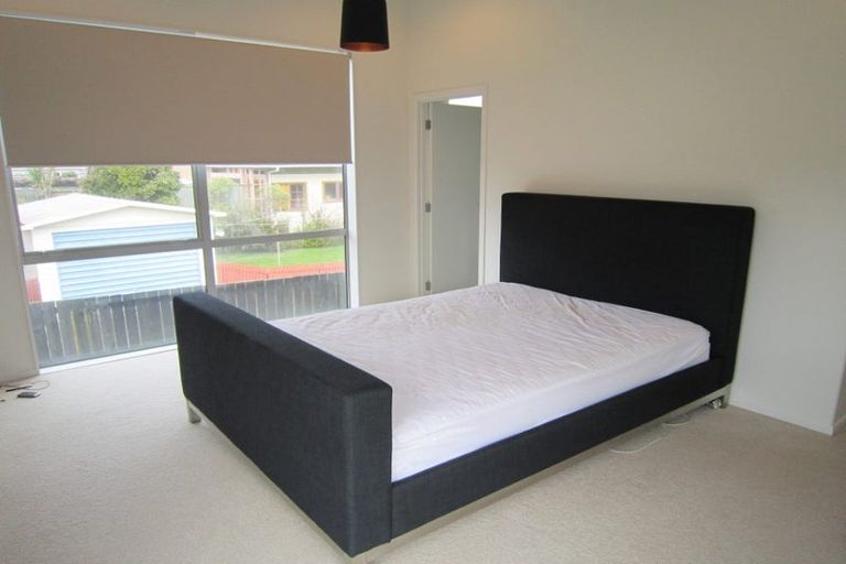 Photo of property in 10a Fraser Road, Narrow Neck, Auckland, 0624