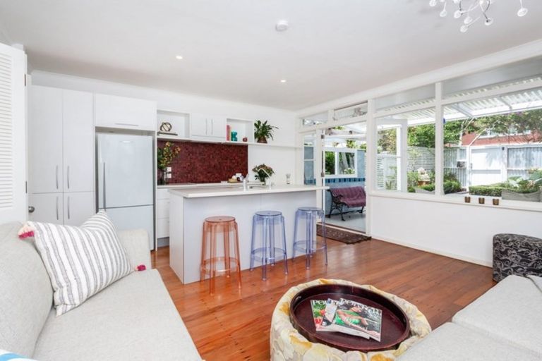 Photo of property in 2/1 Saratoga Avenue, Herne Bay, Auckland, 1011