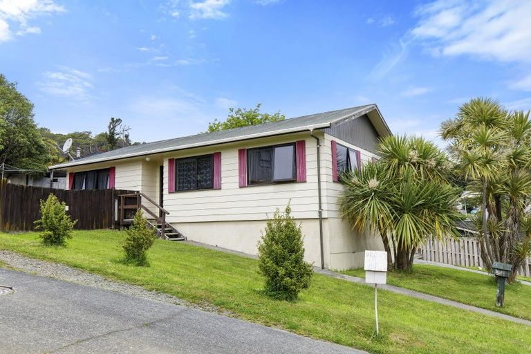 Photo of property in 112 Norana Road, Timberlea, Upper Hutt, 5018