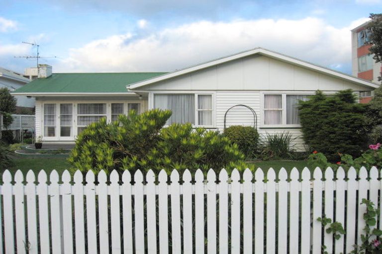 Photo of property in 607 Evans Bay Parade, Kilbirnie, Wellington, 6022