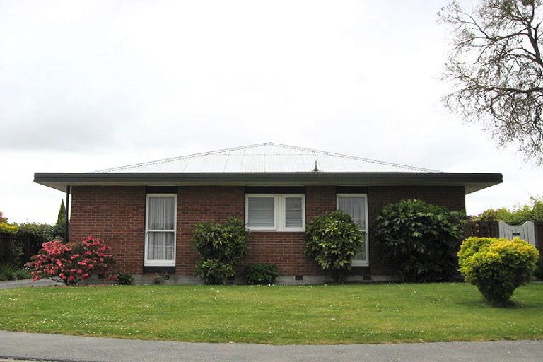 Photo of property in 1/12 Penhelig Place, Burnside, Christchurch, 8053