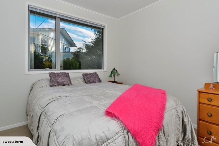 Photo of property in 28 Infidel Place, Torbay, Auckland, 0630