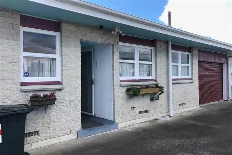 Photo of property in 2/210a Grove Road, Mayfair, Hastings, 4122