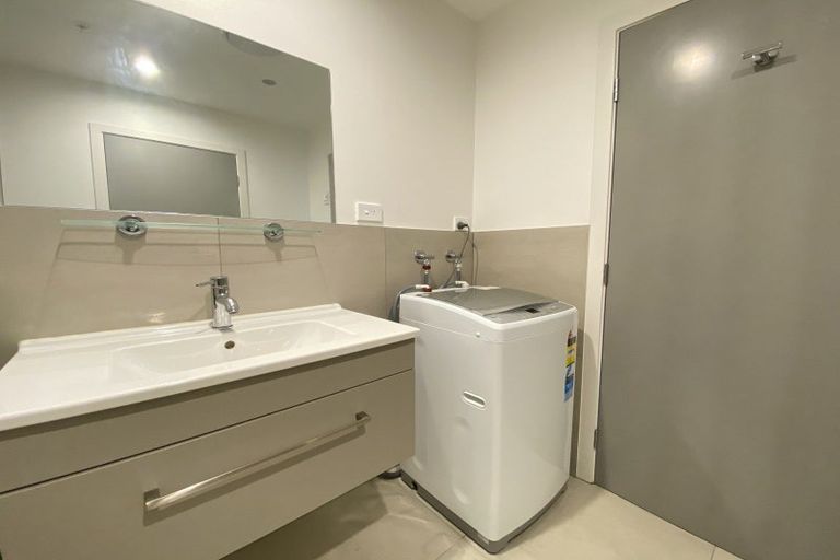 Photo of property in Wyndham Gardens Apartments, 30 Red Oaks Drive, Frankton, Queenstown, 9300