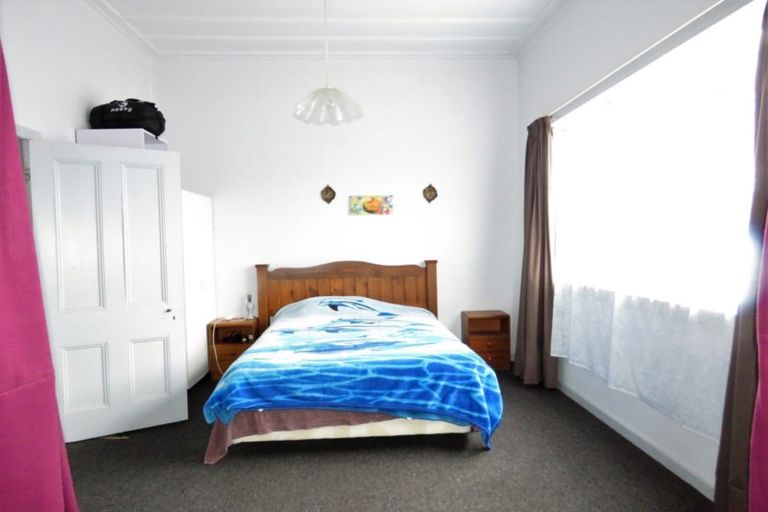 Photo of property in 127 Peel Street, Westport, 7825