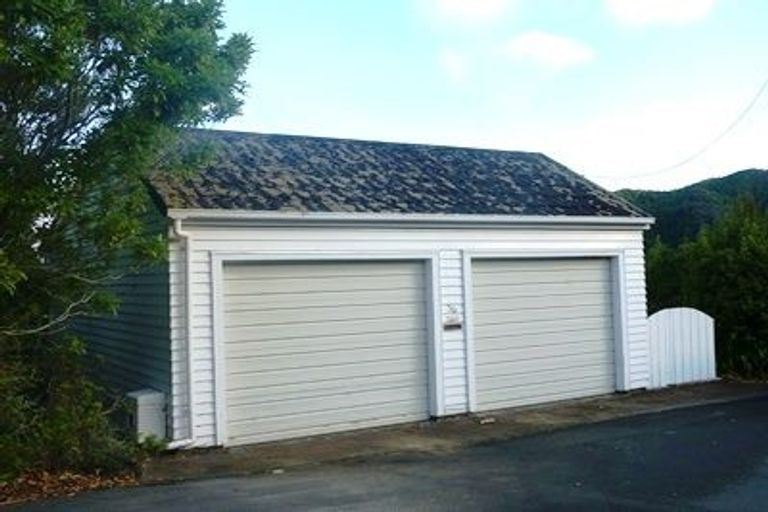 Photo of property in 36 Walter Road, Lowry Bay, Lower Hutt, 5013