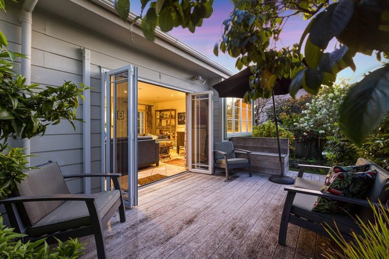 Photo of property in 77 Bay Street, Red Beach, 0932