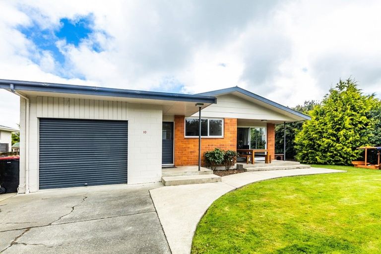 Photo of property in 10 Great North Road, Winton, 9720