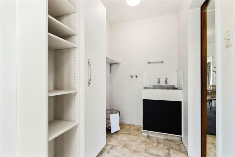 Photo of property in 2/17 Karen Lane, Beckenham, Christchurch, 8023