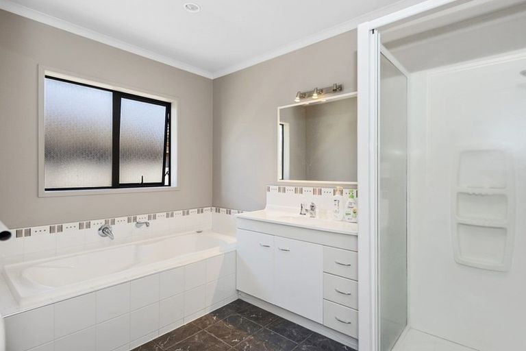 Photo of property in 53 Wiltshire Drive, Huntington, Hamilton, 3210