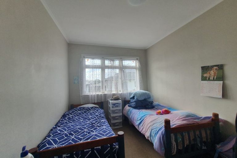 Photo of property in 2 Wattle Street, New Lynn, Auckland, 0600