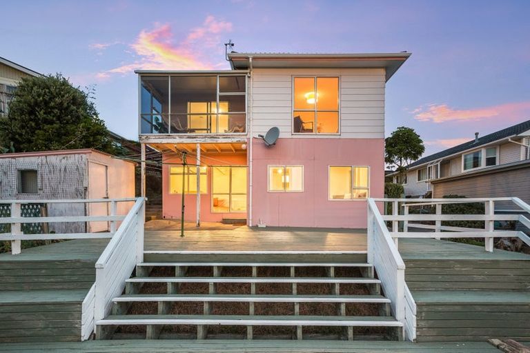 Photo of property in 6 De Castro Place, Titahi Bay, Porirua, 5022