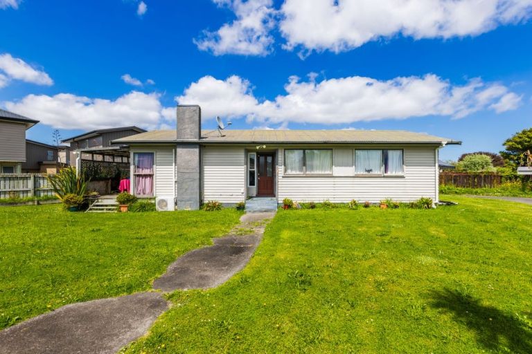 Photo of property in 16 Belgrave Place, Papakura, 2110