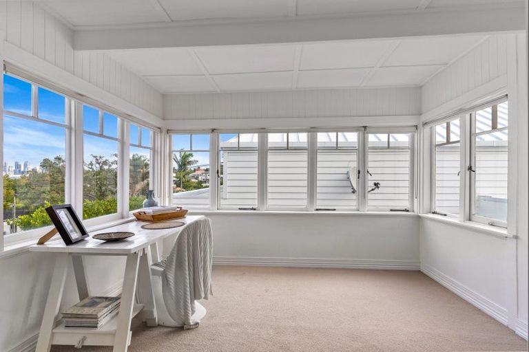 Photo of property in 6 Belle Vue Avenue, Northcote Point, Auckland, 0627