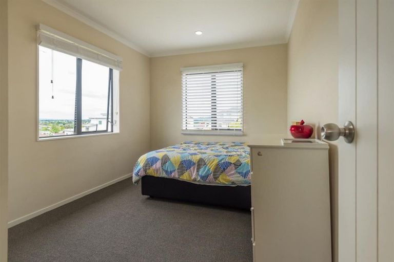 Photo of property in 48 Kirikiri Drive, Papakura, 2110