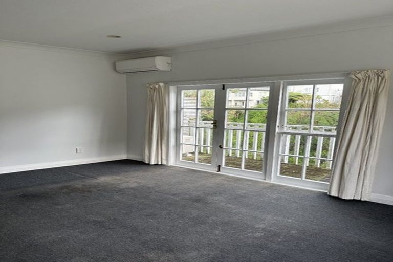 Photo of property in 3/133 Kelburn Parade, Kelburn, Wellington, 6012