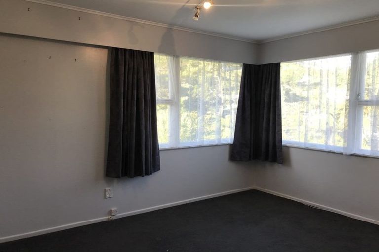Photo of property in 18 Glen Alton Avenue, Paparangi, Wellington, 6037