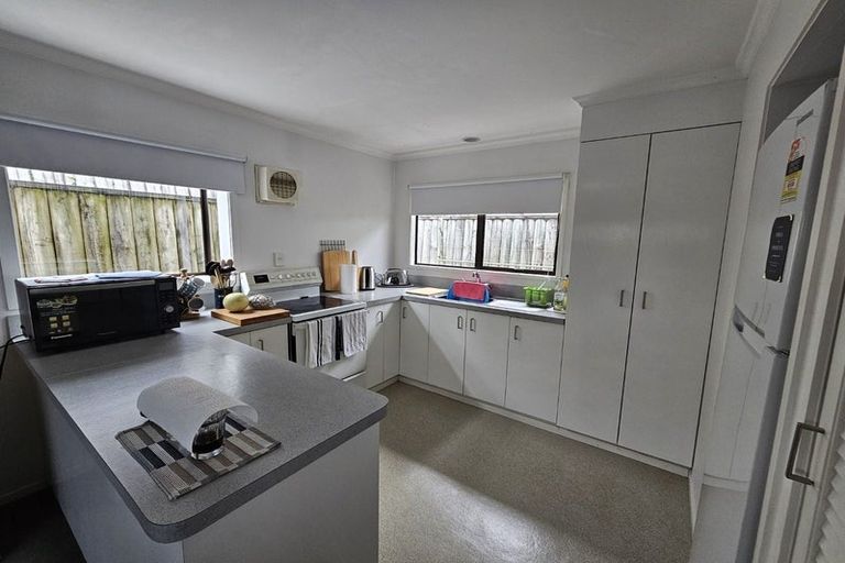 Photo of property in 68 Waiwaka Terrace, Strandon, New Plymouth, 4312