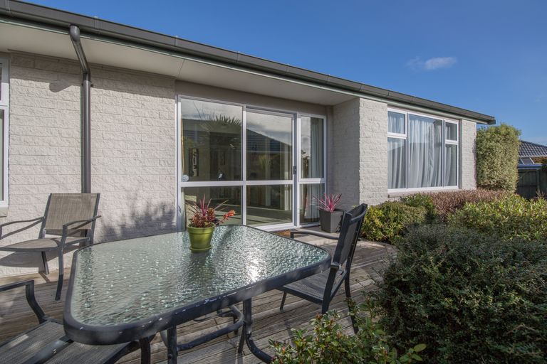 Photo of property in 6 Shirldale Place, Avonhead, Christchurch, 8042