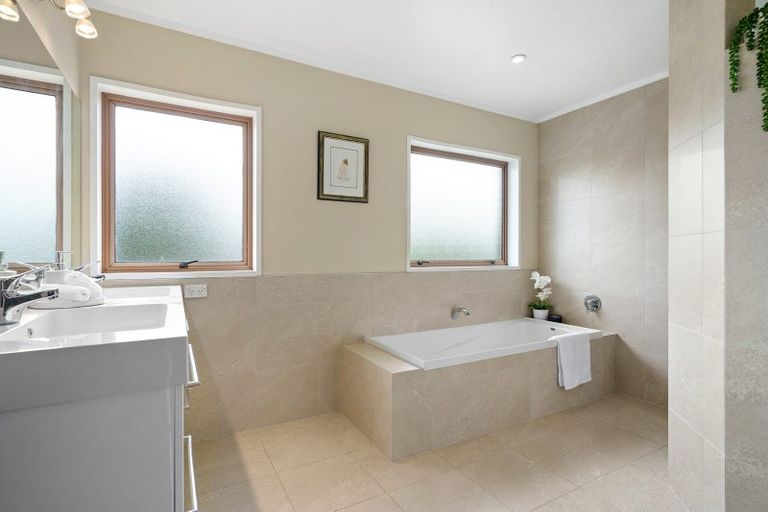 Photo of property in 3 Woodstock Crescent, Leamington, Cambridge, 3432