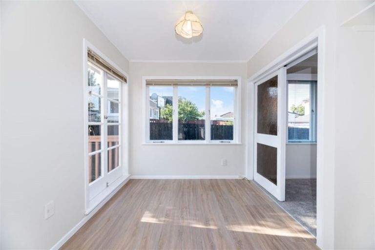 Photo of property in 4 Longburn Road, Henderson, Auckland, 0610