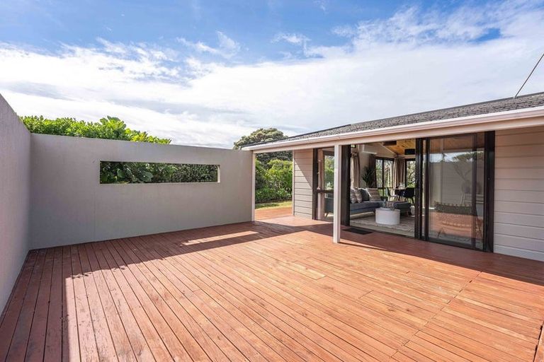 Photo of property in 10 Jane Street, Waikanae Beach, Waikanae, 5036