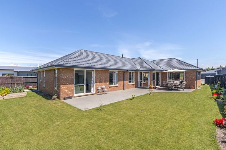 Photo of property in 92 Rannoch Drive, Broomfield, Christchurch, 8042