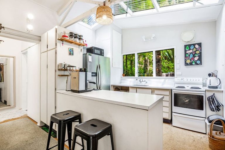 Photo of property in 227 Woodlands Park Road, Titirangi, Auckland, 0604