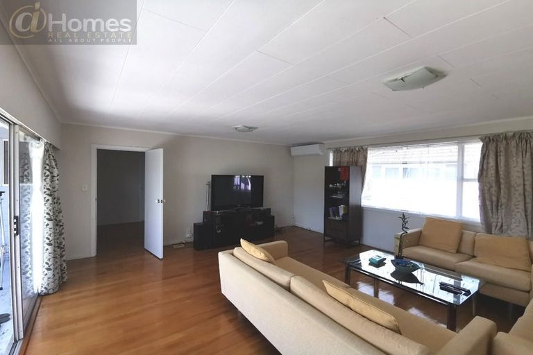 Photo of property in 7 Coletta Lane, Te Atatu South, Auckland, 0610