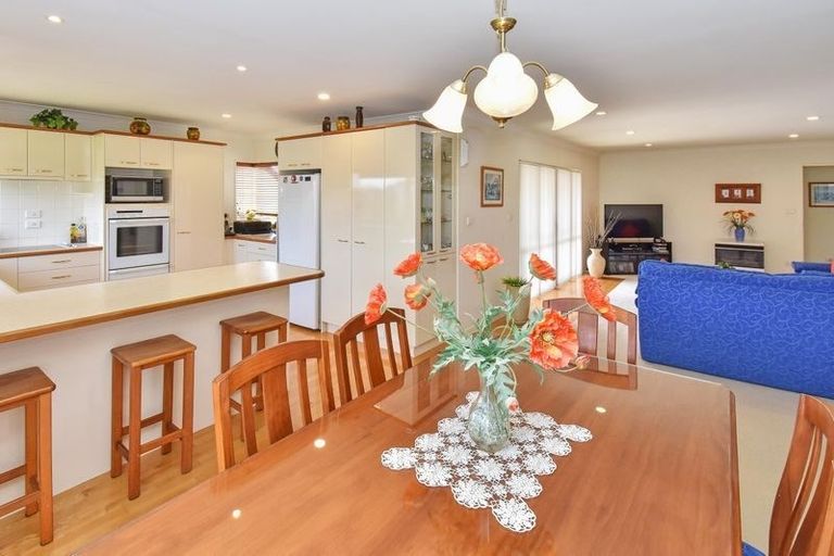 Photo of property in 22 Manara Place, The Gardens, Auckland, 2105