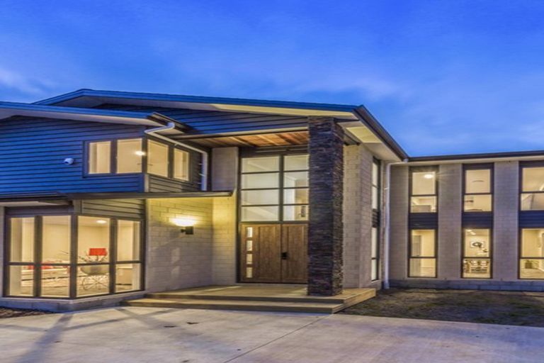 Photo of property in 8 Judith Anne Drive, Pukekohe, 2120