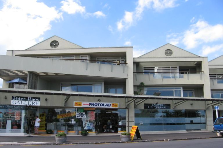 Photo of property in 2/2a Queens Parade, Devonport, Auckland, 0624